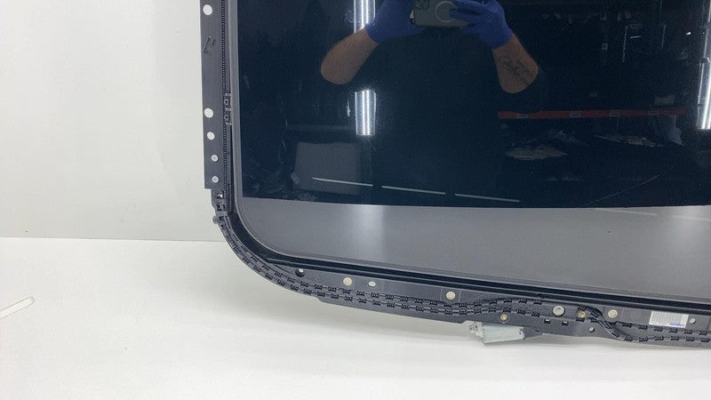 7P5 877 021 6F2 2011-2018 Porsche Cayenne Top Roof Sunroof Frame Window Glass w/ Motor Assembly