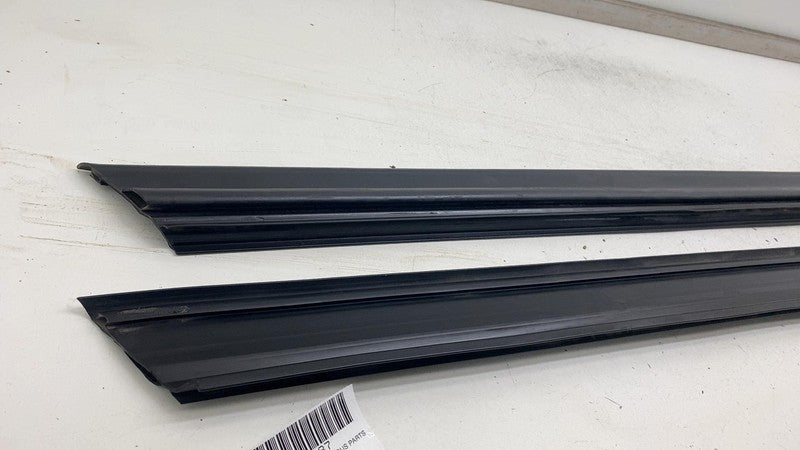 PT00002356 ⭕ 22-24 R1T Left & Right Skirt Rocker Panel Molding Seal PT00002356 / PT00002361