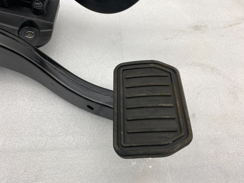 ⭕ 2020-2024 Tesla Model Y Accelerator and Brake Pedal Pad Assembly 118