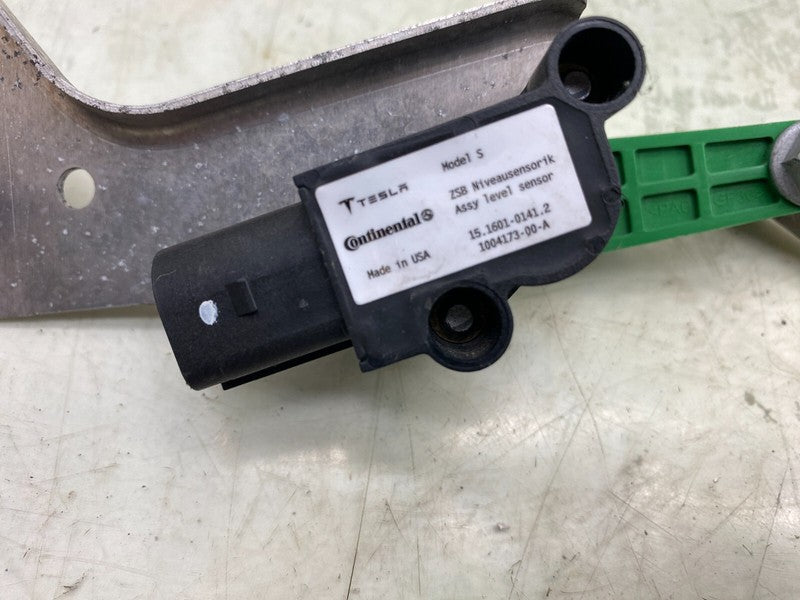 100417300A ⭕ 12-15 Tesla Model S Rear Left Air Suspension Ride Height Sensor 1004173-00-A
