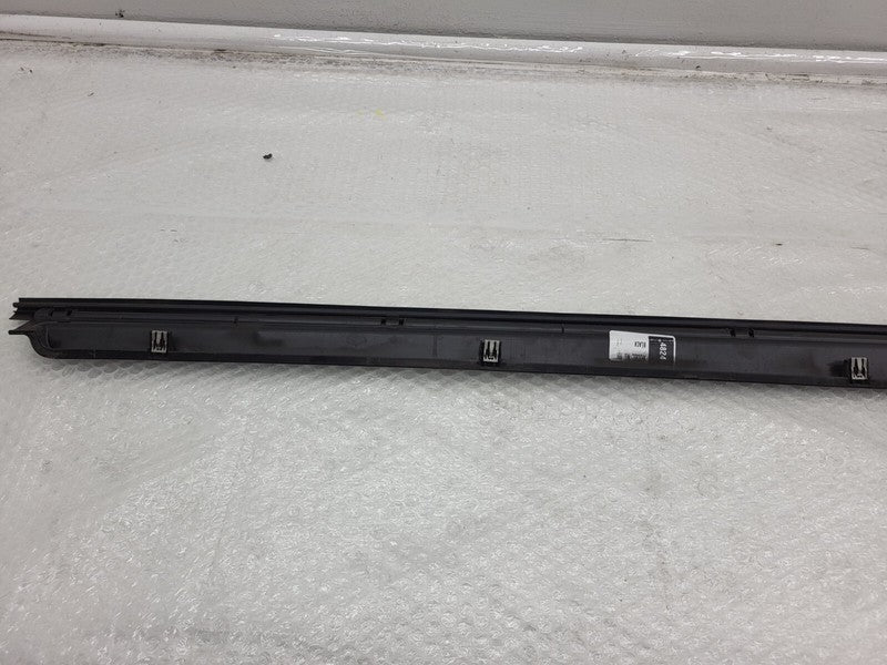 101221700G 12-23 Model S Right Rocker Panel Scuff Plate Molding w/ Rubber Seal 1012217-00-G