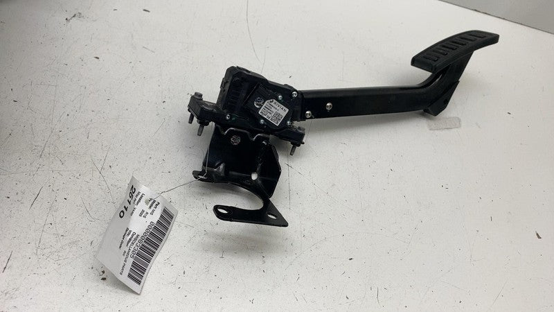 PT00001438F ⭕ 2025 Rivian R1S Accelerator Gas Foot Pedal Throttle w/ Bracket PT00001438-F