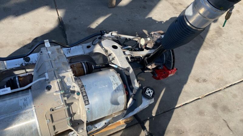 1002633 01 P 2012-2015 Tesla Model S Rear Large Drive Unit w/ Subframe & Suspension SPORT