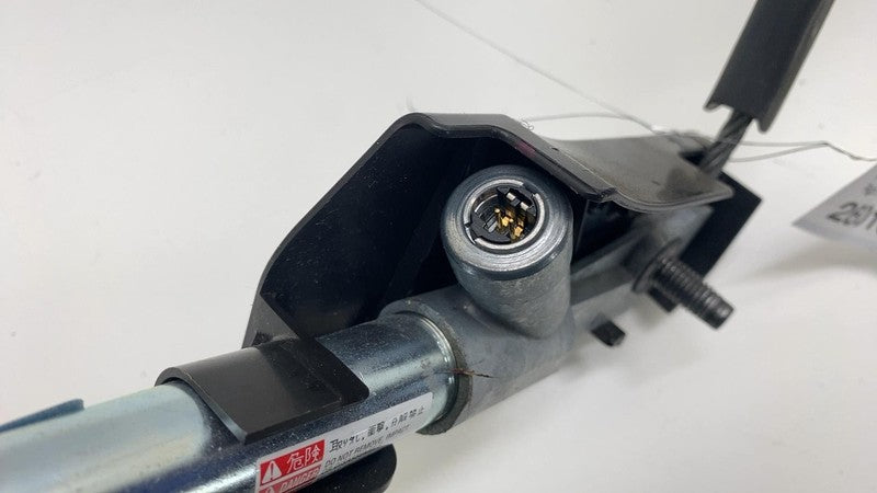 1005265 00 C 12-20 Tesla Model S Front Right Lap Pretensioner 16-20 Tesla Model X Front Left