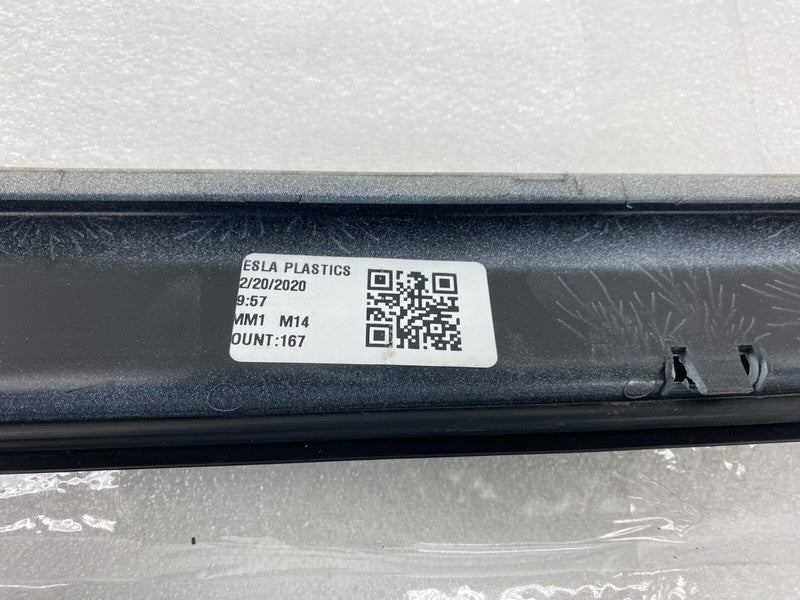101221500G ⭕12-23 Model S Left Rocker Panel Scuff Plate Molding w/ Rubber Seal 1012215-00-G