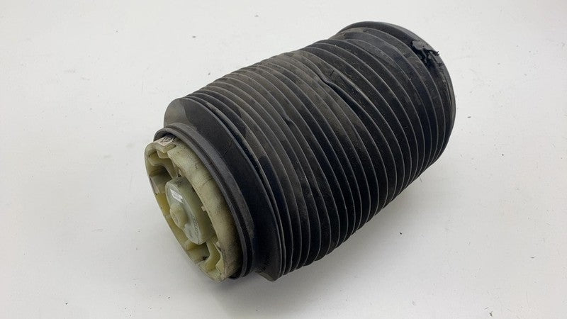 C100001909J ⭕ 22-24 R1T R1S Rear Left or Right Air Suspension Bag Spring Shock C100001909-J