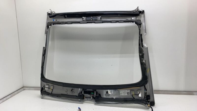 156761301A 2017-2023 Tesla Model 3 Panoramic Sunroof Ceiling Moon Roof Headliner Trim Assy
