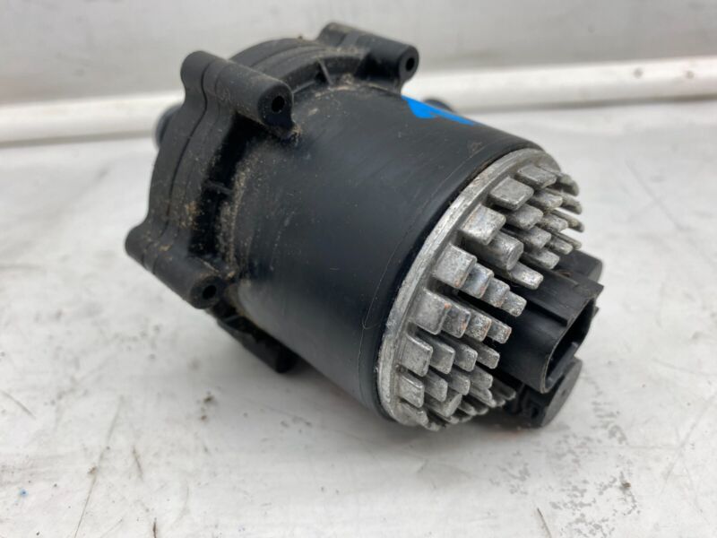 2012-2015 Tesla Model S MS Cooling System Pump Motor Inverter Coolant Assembly