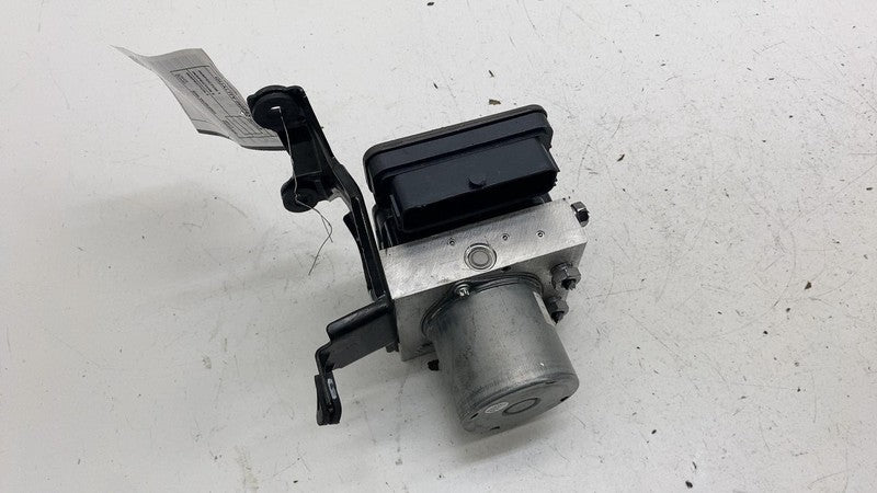 PT01073543A ⭕ 2025 Rivian R1S ABS Anti-Lock Brake Pump Module Unit w/ Bracket PT01073543-A