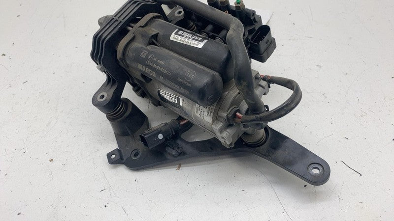 ⭕16-20 Model S Air Suspension Compressor Pipe Line Intake Valve Block