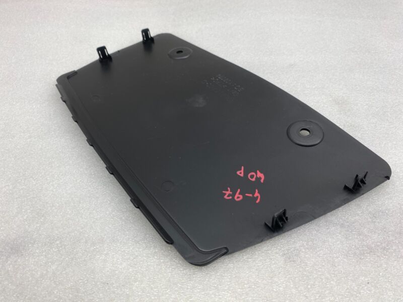 2016-2020 Tesla Model X Rear Diffuser Tow Hitch Cover Bumper Fascia Cap Assembly