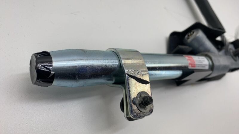 1005265 00 C 12-20 Tesla Model S Front Right Lap Pretensioner 16-20 Tesla Model X Front Left