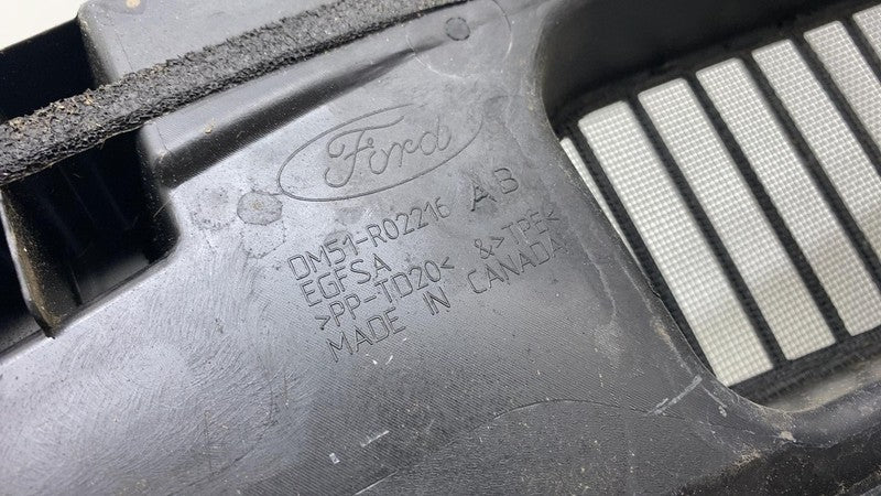 DM51R02216AB 2013-2018 Ford C-Max Front Windshield Wiper Cowl Vent Trim Panel Cover Assembly