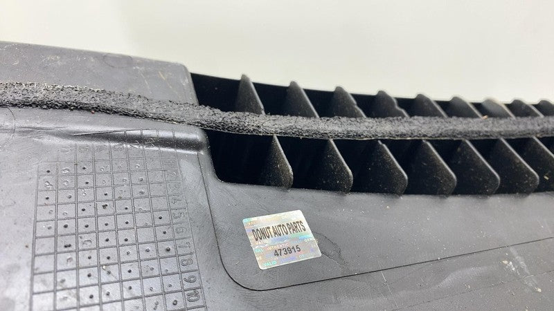 DM51R02216AB 2013-2018 Ford C-Max Front Windshield Wiper Cowl Vent Trim Panel Cover Assembly