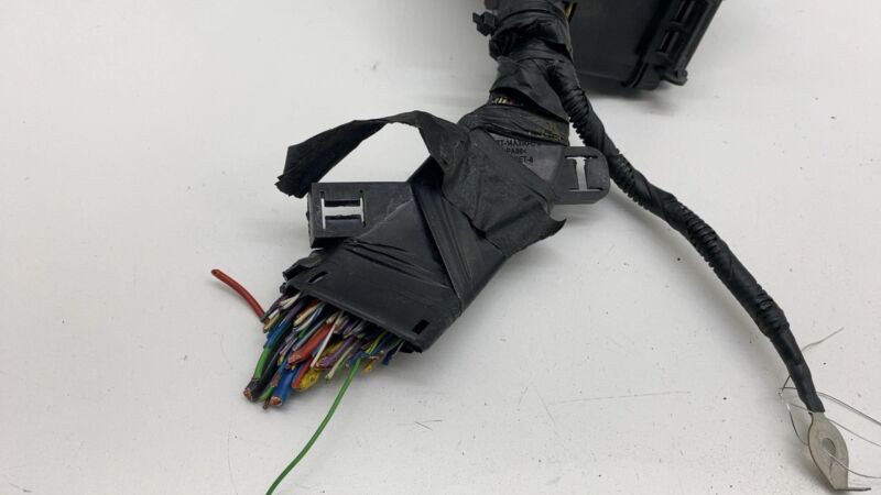 2013-2018 Ford C-Max Fuse Box Junction Relay Module w/ Wiring Harness Wire Loom