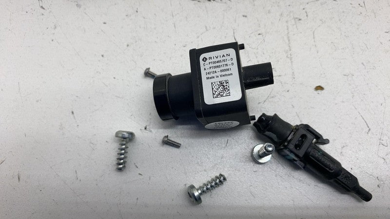 PT00465707D ⭕ 2022 2023 2024 2025 Rivian R1S Rear Camera & Bracket Assembly OEM PT00465707-D