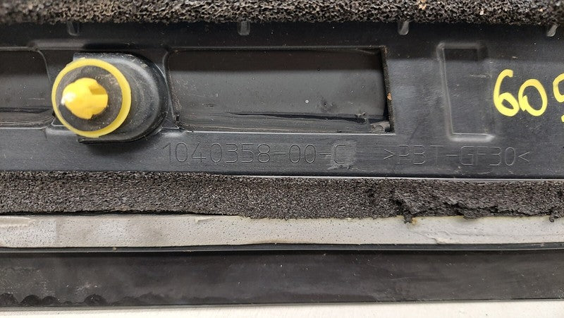 1040358-00-C ⭕ 16-20 Tesla Model X Rear Passenger B-Pillar Glass Molding Right 1040358-00-C