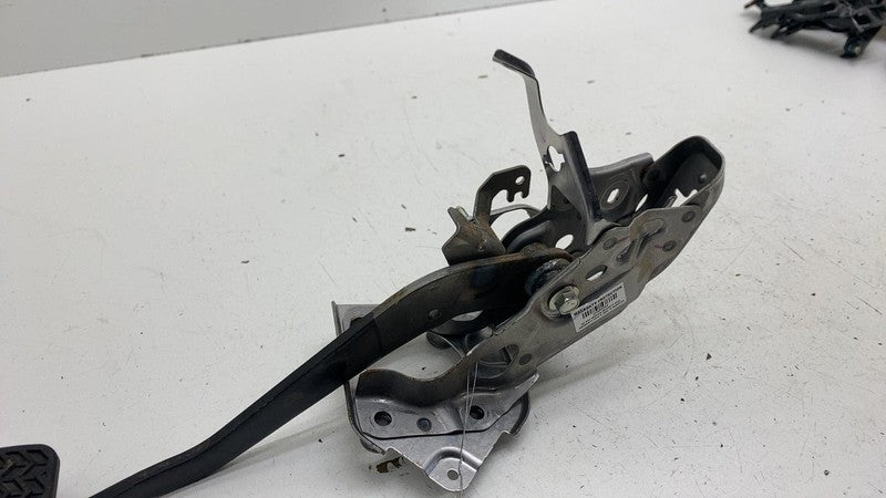 ⭕ 2023-2025 Toyota Prius Front Driver Brake Stop Pedal w/ Bracket Assembly OEM
