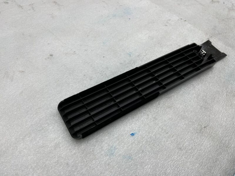 1121022 00 D 2016-2020 Tesla Model X Front Left or Right 2nd Row 7-Seater Bench Plate Carpet