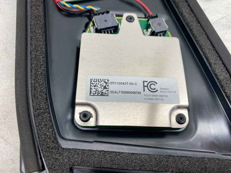 110043700C ⭕ 17-23 Model 3 Driver Side B-Pillar Applique Glass w/ Camera Left 1100437-00-C