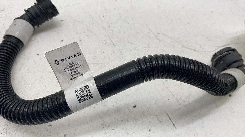 PT00684210-C ⭕ 2022-2025 Rivian R1S Front Drive Unit Coolant Water Hose Tube OEM PT00684210-C