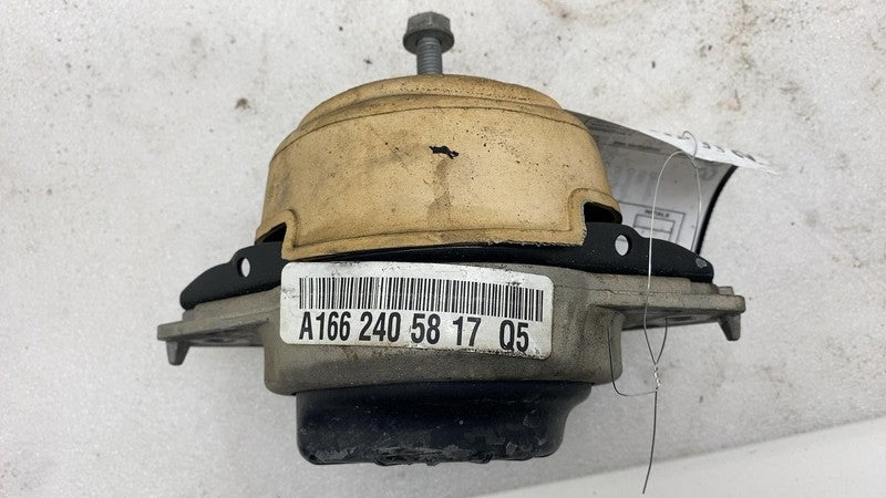 A1662405817 2012-2018 Mercedes-Benz GLE350 Driver Side Engine Mount Bracket Insulator Left