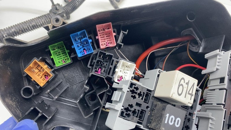 7P5971072AP 2011-2014 Porsche Cayenne Engine Bay Junction Fuse Relay Box & Wiring Harness