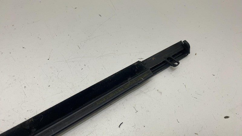 31108993 ⭕ 21-23 Polestar 2 Front Passenger Side Door Window Belt Molding Right 31108993