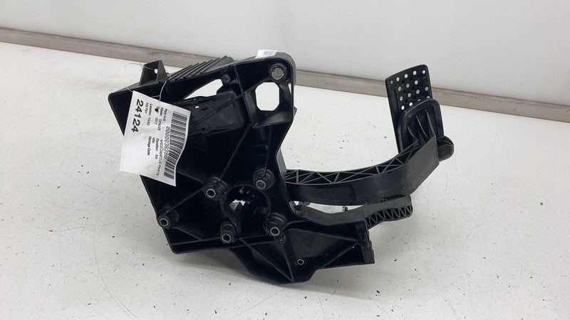 25863700 ⭕ 2014-2021 Dodge RAM ProMaster 1500 2500 3500 Front Accelerator & Brake Pedal