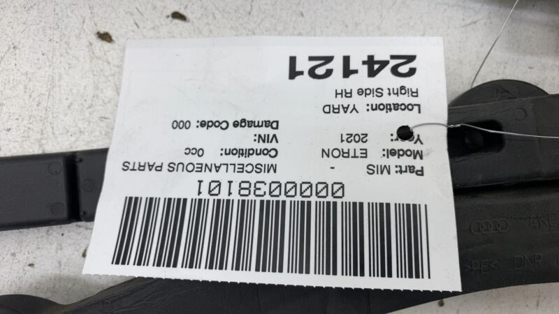 4KE807914B ⭕ 2019-2021 Audi E-Tron Front Grille Insulators Insert Seal Cushion 4KE807914B