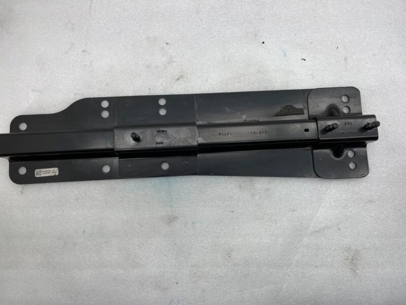 108616699F 2016-2020 Tesla Model X Rear Passenger Side 2nd Row Seat Mounting Bracket Right