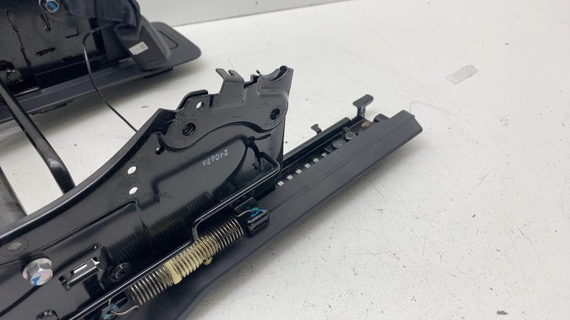 ⭕ 2022-2025 Rivian R1S Rear 2nd Row Driver Side Seat Rail Track Frame