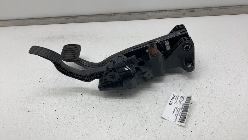 ⭕ 2020-2023 Tesla Model Y MY Accelerator & Brake Pedal Pad Assembly 11