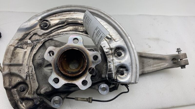 6861797 04 2017-2023 BMW 530e Front Left Spindle Knuckle Wheel Hub w/ ABS & Dust Shield RWD