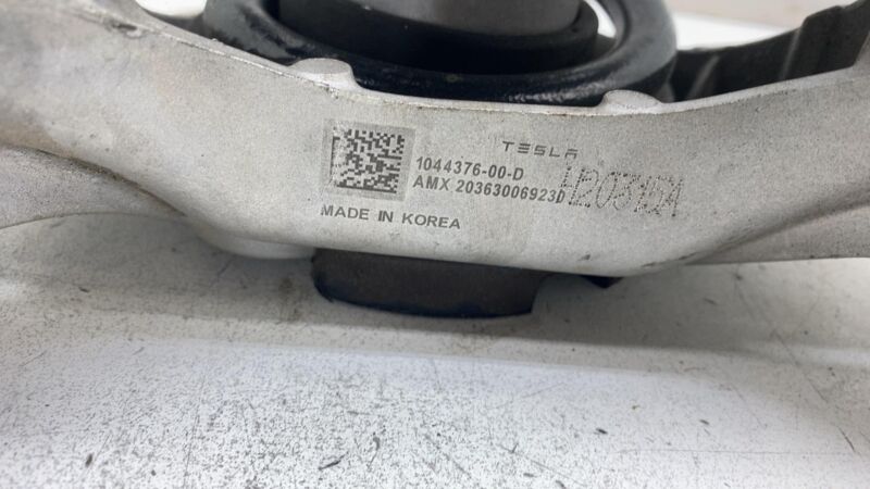 104403700C 20-23 Model Y Front Right Shock Strut + Upper Control Arm + Bracket 1188368-00-F