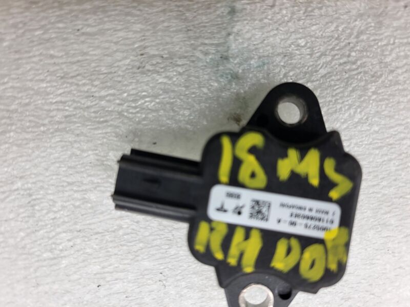 100527500A ⭕2012-2019 Tesla Model S MS Front Door Pressure Crash Impact Sensor 1005275-00-A