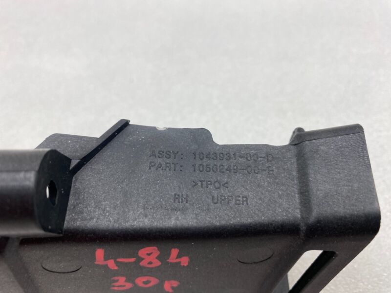 1043931 00 D 2016-2020 Tesla Model X MX Front Passenger Side Foglamp Upper Air Duct Right RH