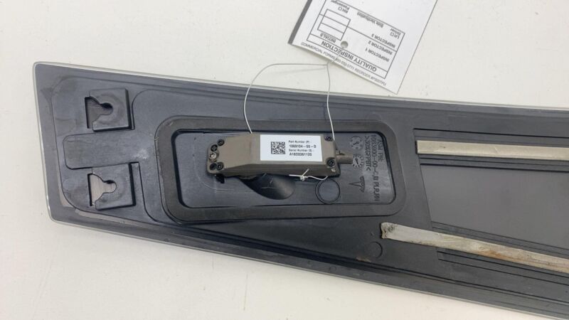 1092307 00 E 2016-2020 Tesla Model S Passenger Side B-Pillar Glass Applique & Camera Right RH