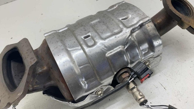 68629868AA ⭕ 2023-2025 Pacifica Exhaust & Catalytic Converter Manifold 10k miles 68629868AA