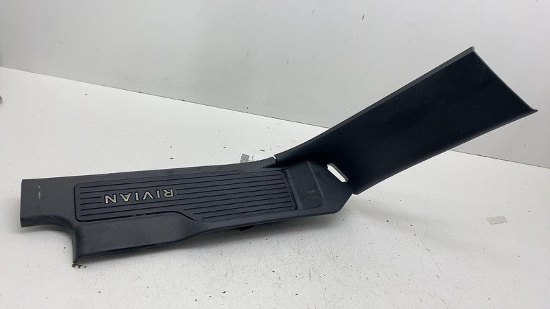 C100219779C ⭕ 25 Rivian R1S Rear Right Scuff Plate Panel w/ C-Pillar Cover Trim C100219779-C