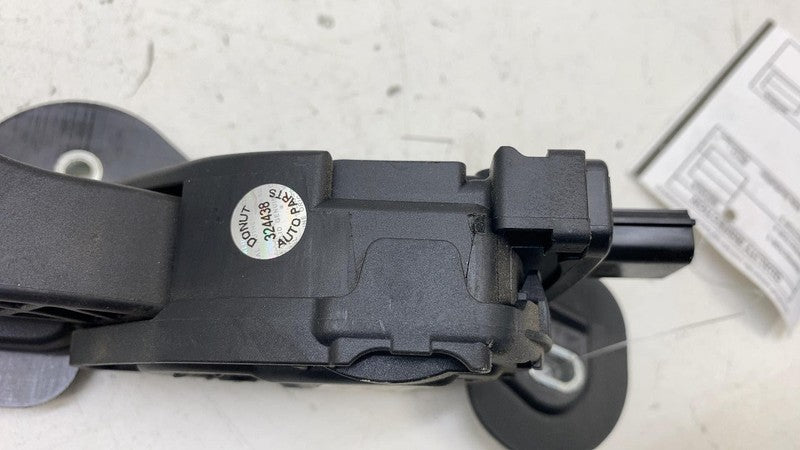 ⭕ 2016-2020 Tesla Model X Accelerator Throttle Pedal Assembly BE5C9F83