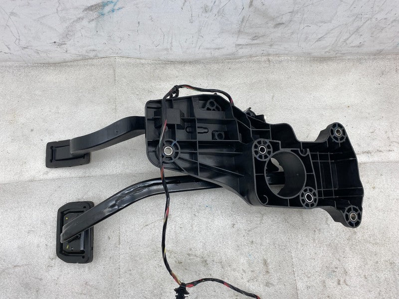 1188691 00 B ⭕ 2020-2023 Tesla Model Y Accelerator and Brake Pedal Pad Assembly 1188691-00-B