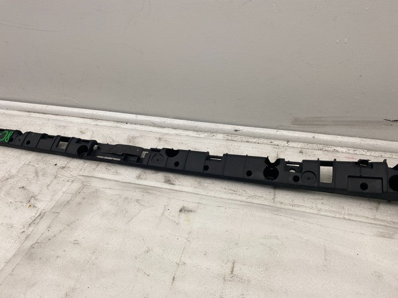 104669000B ⭕ 16-23 Model X Driver Side Rocker Carrier Panel Trim Bracket Left 1046690-00-B