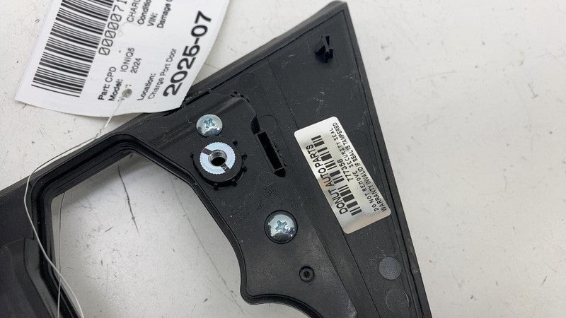 ⭕ 2022 2023 2024 Hyundai Ioniq 5 Charging Port Flap Cover Insert OEM 6