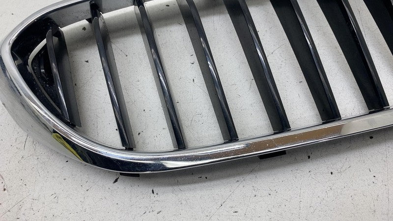 8070470 2017-2021 BMW 530e G30 Front Passenger Side Bumper Kidney Grille Right 8070470