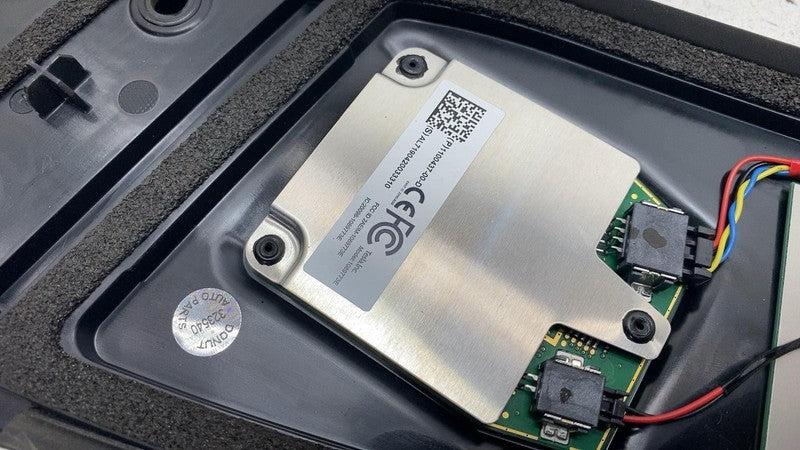 ⭕ 17-23 Tesla Model 3 Left B-Pillar Applique Glass Trim w/ Camera 110