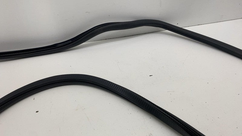 ⭕ 2017-2025 Chrysler Pacifica Rear Right Door Body Weatherstrip Rubber