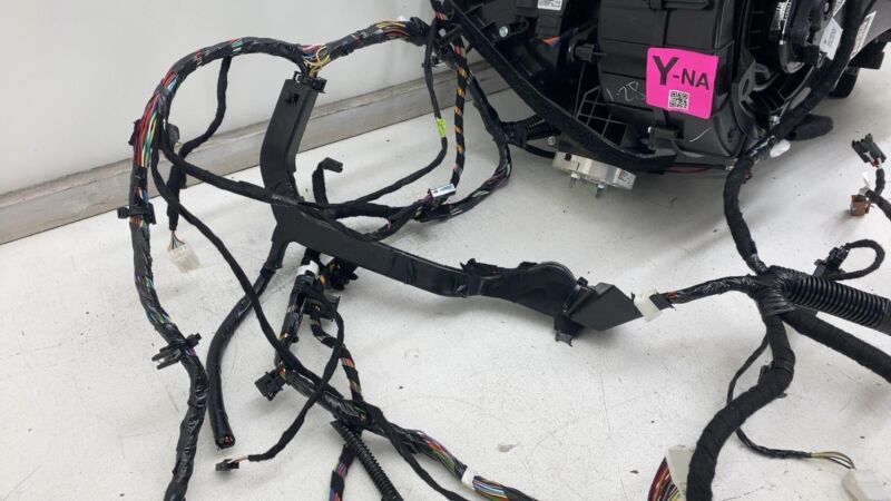 149471410I 2020-2024 Tesla Model Y HVAC A/C Air Heater Core Blower Motor Housing Box OEM