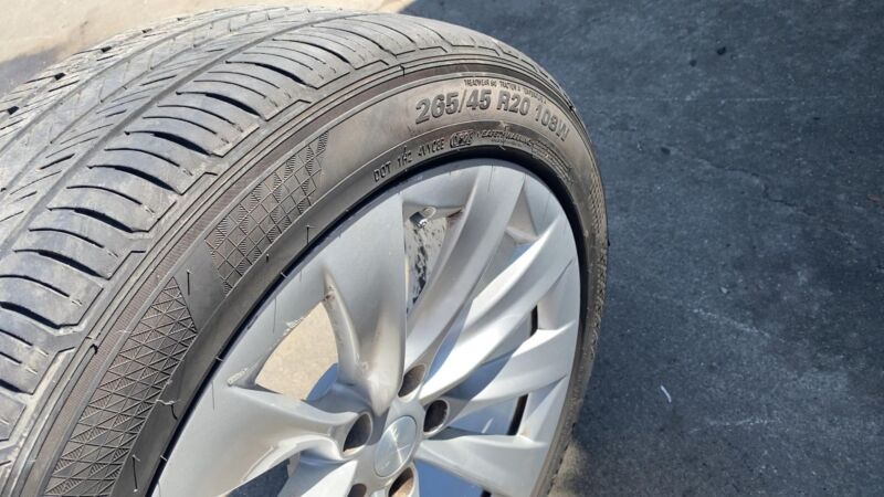 102724400B ⭕ 16-20 Tesla Model X Wheel Rim 20x9.0J + 35MM 20" 10-Spoke w/ Tire 1027244-00-B