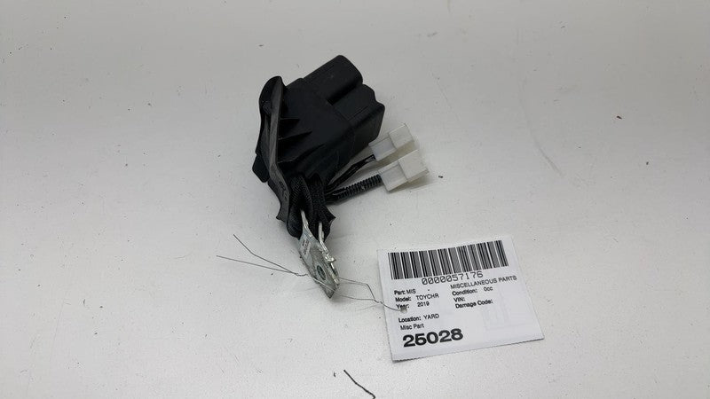 ⭕ 2018 2019 2021 2022 Toyota C-HR Rear Left & Center 2nd Row Seat Belt Buckle LH